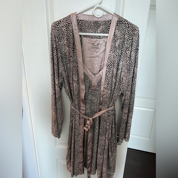 ALFANI women’s sleepwear. Gown & robe. Super soft and luxe. Size XL. Feminine. - Picture 4 of 10